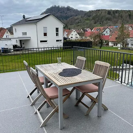 - De Luxe *